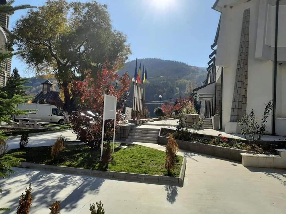 Cazare Apartament Cu 2 Camere Nehoiu Zewnętrze zdjęcie